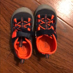 oshkosh boys shoes new condition